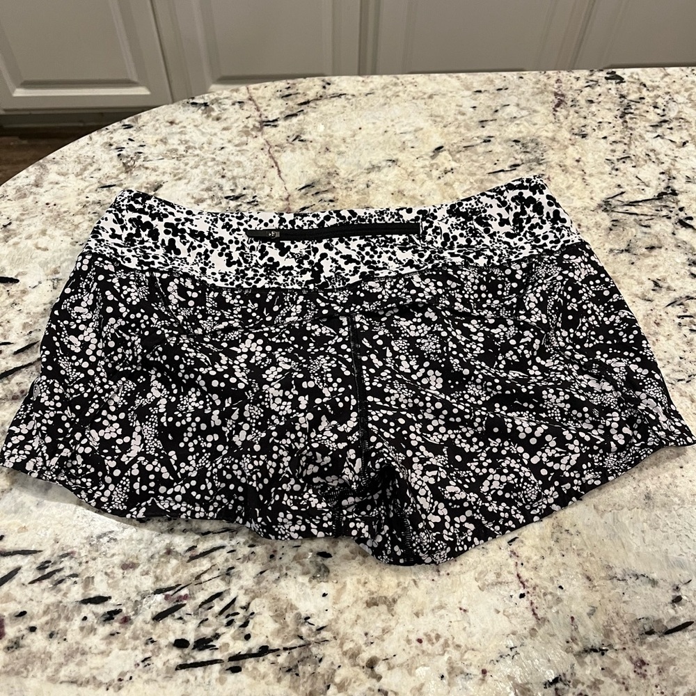lululemon speed up low-rise lined short black and white size 6